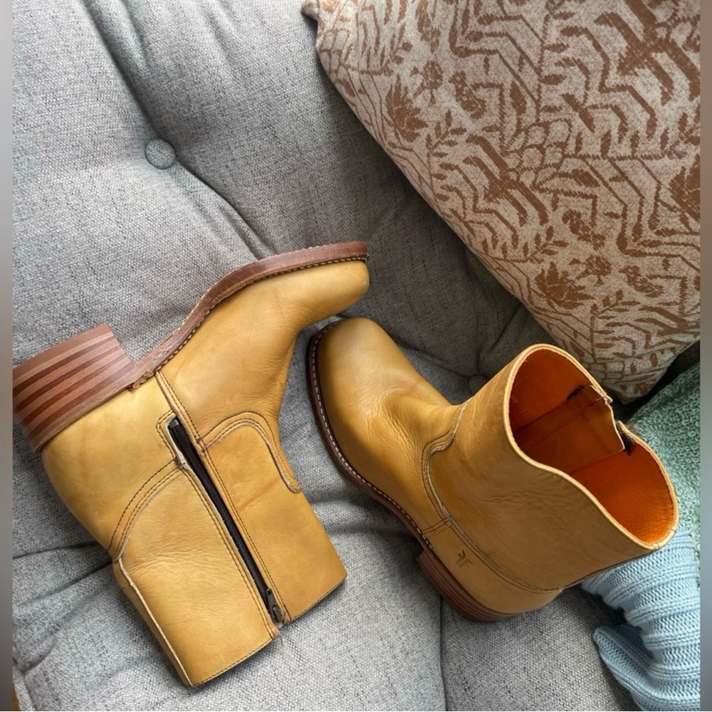 Vintage Frye Campus Short Boots Banana 8.5 - Rare!